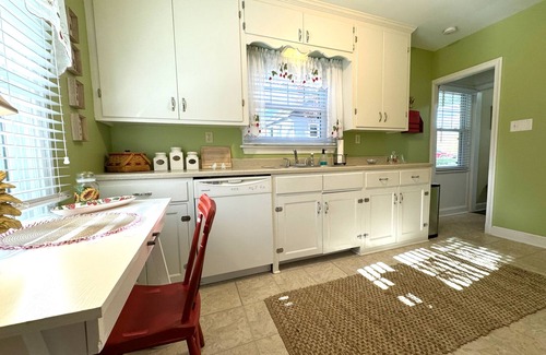 Huntingdon Cottage | Charming cottage close to Juniata College overlooking historic Huntingdon