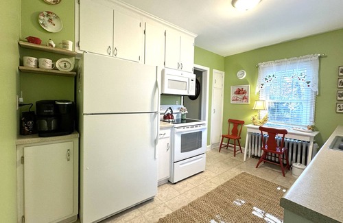 Huntingdon Cottage | Charming cottage close to Juniata College overlooking historic Huntingdon