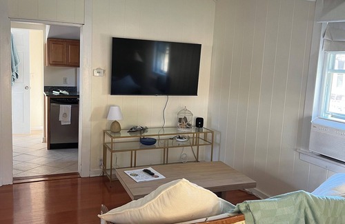 Stony Creek Cottage | Charming cottage in peaceful Stony Creek, walk to shoreline & park