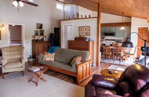 Hammondsport Cabin | Charming cottage on Waneta Lake's west side.