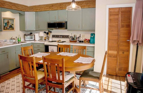 Hammondsport Cabin | Charming cottage on Waneta Lake's west side.