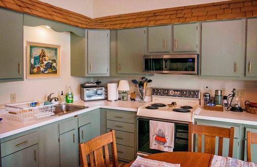 Hammondsport Cabin | Charming cottage on Waneta Lake's west side.