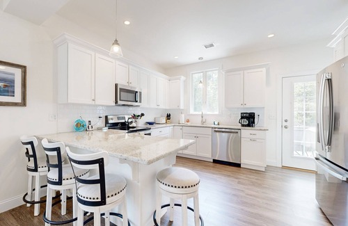 Arundel Cottage | Charming cottage on a preserve with fireplace, WiFi, W/D, pool, gym, & game room