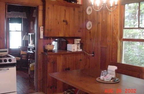 Mirror Lake Cottage | Charming Cottage on Mirror Lake, NH, lakeside, 2,400/1,800 wk.