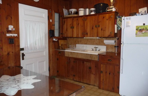 Mirror Lake Cottage | Charming Cottage on Mirror Lake, NH, lakeside, 2,400/1,800 wk.