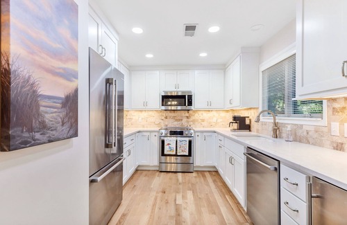 West Beach Cottage | Charming cottage yards to beach and recent reno