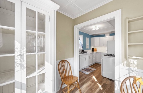 Plymouth House | Charming cottage, walk to downtown waterfront, large deck, outdoor seating, and grill
