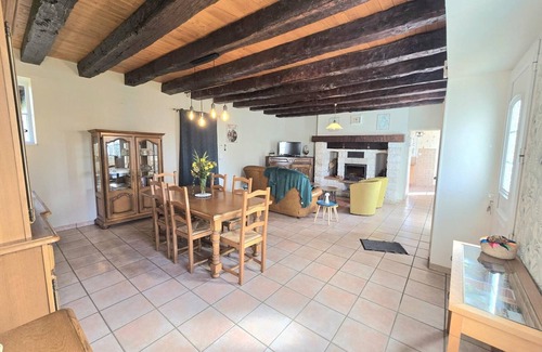 Tourtoirac Cottage | Charming cottage with fireplace in Dordogne