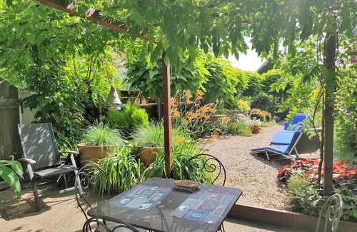 Drevant Cottage | Charming Cottage with Mezzanine, Garden, and Close to Berry Canal and Roman Site