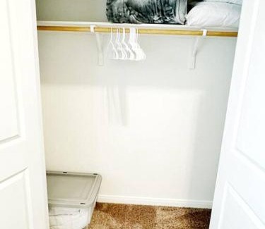 New Braunfels House | Charming Cottage - Yellow Haus near Gruene