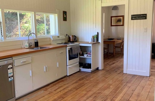 Waipukurau Cottage | Charming Country Cottage in a very quiet setting
