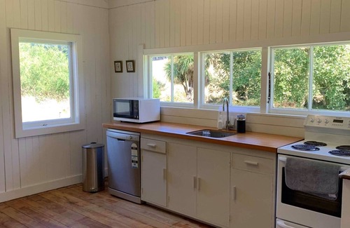 Waipukurau Cottage | Charming Country Cottage in a very quiet setting