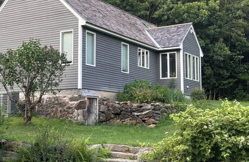 Nelson House | Charming country guest house with 1 bedroom and loft, WiFi, AC in lovely Nelson