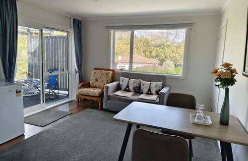 East Tamaki Heights House | Charming country house in beautiful Auckland