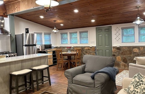 Rocky Bottom Cabin | Charming, Cozy and Creekside Sassafras Mountain Cabin Near Amazing Waterfalls