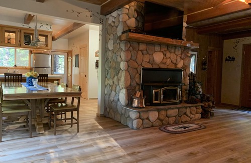 Musick Ridge Cabin | Charming, Cozy, & Peaceful Mountain Getaway for Family & Friends