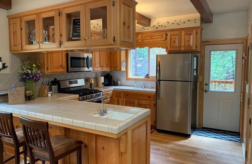 Musick Ridge Cabin | Charming, Cozy, & Peaceful Mountain Getaway for Family & Friends