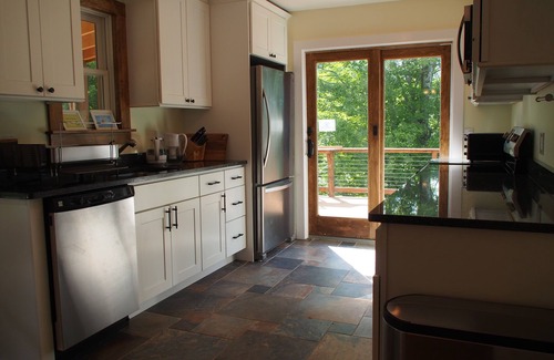 Elka Park House | Charming Creekside 3 BR Home with Scenic Views - 8 min to Hunter 5 min to town