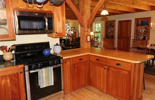 Waitsfield House | Charming creekside 4-BR country house near Sugarbush w/garage, EV charge, WiFi