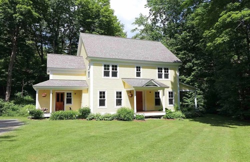 Waitsfield House | Charming creekside 4-BR country house near Sugarbush w/garage, EV charge, WiFi