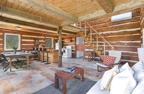 Fischer House | Charming Custom Log Cabin - Perfect for Stargazers and Day-Trippers!
