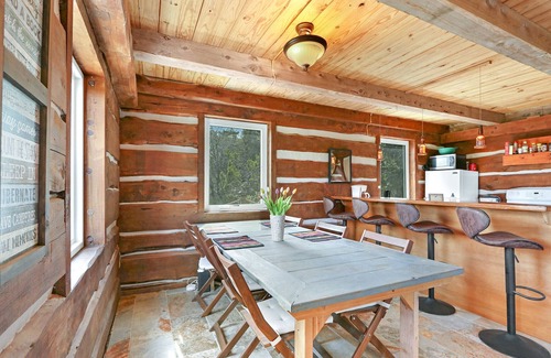 Fischer House | Charming Custom Log Cabin - Perfect for Stargazers and Day-Trippers!