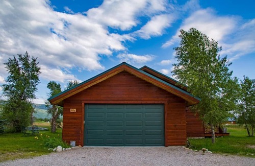 Driggs House | Charming Deluxe Mountain Cabin. Ski/Summer Adventures! 7 mi. to Grand Targhee!