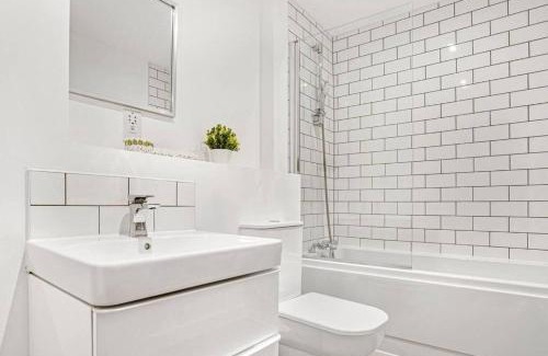 Bordesley Apartment | Charming Deritend Apartment with Full Access for Wheelchairs