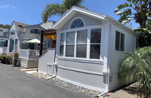 Leucadia House | Charming Detached Cottage Steps to Grandview Beach!