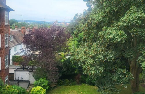 Frognal and Fitzjohns Apartment | Charming Double Bedroom Retreat in the Heart of London – Perfect for Couples