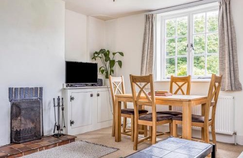 Earnley House | Charming Earnley Cottage w Parking Pass the Keys