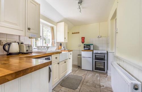 Earnley House | Charming Earnley Cottage w Parking Pass the Keys