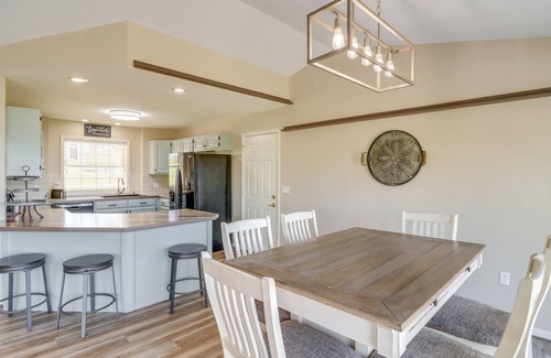 Edgemont House | Charming Edgemont Home w/Deck & Lake Views!