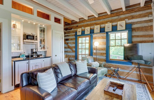 Bostic Cabin | Charming Ellenboro Cabin on 12 Acres w/ Courtyard!
