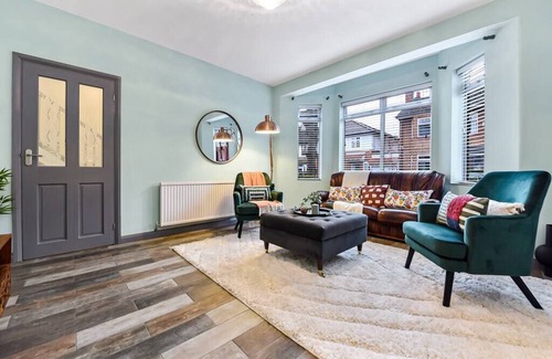 Clapton Apartment | Charming Family Abode: Beautiful Home with Outdoor Space