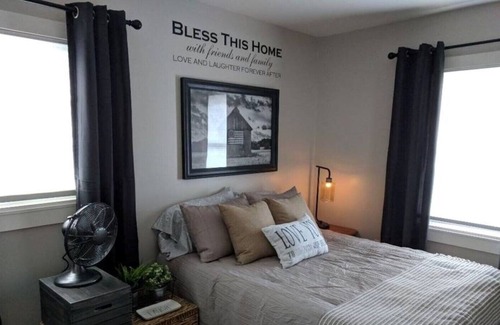 Jamestown House | Charming family home close to downtown