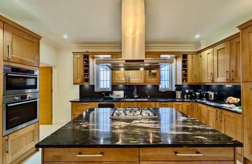 Golders Green House | Charming Family Home with Private Garden