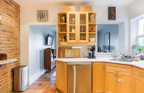 Palmerston - Little Italy House | Charming Family House 3 Bdr with Balcony