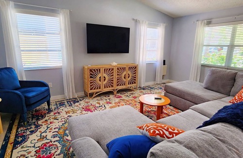 Bayou Oaks Apartment | Charming family style 1st floor apartment.