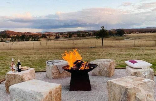 Cooks Gap House | Charming Farmstay, Expansive Views & Custom Bar