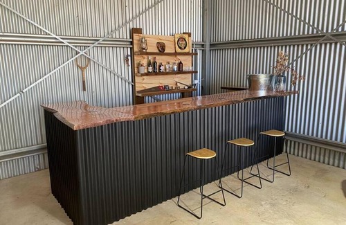 Cooks Gap House | Charming Farmstay, Expansive Views & Custom Bar