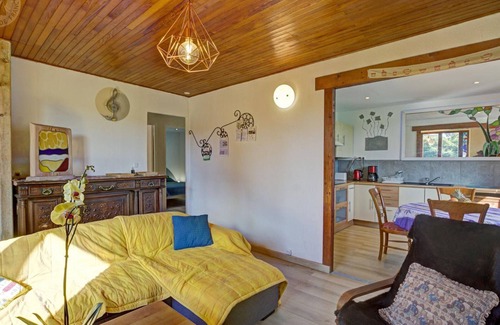 Marlhes Cottage | Charming feng shui gîte in Marlhes with fireplace and garden