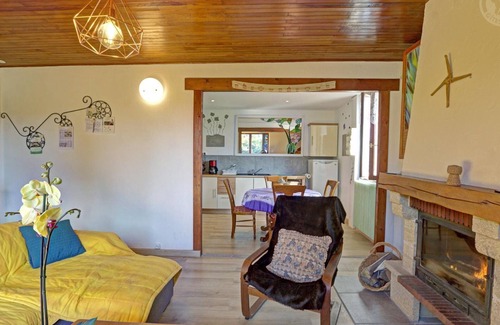Marlhes Cottage | Charming feng shui gîte in Marlhes with fireplace and garden