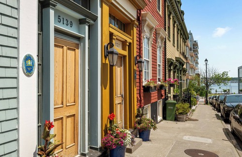 Downtown Halifax House | Charming first floor flat in historic old south district near waterfront