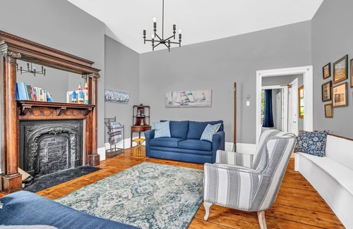 Downtown Halifax House | Charming first floor flat in historic old south district near waterfront