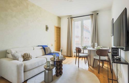 Epinettes Apartment | Charming Flat -1br-4p- Paris 17e