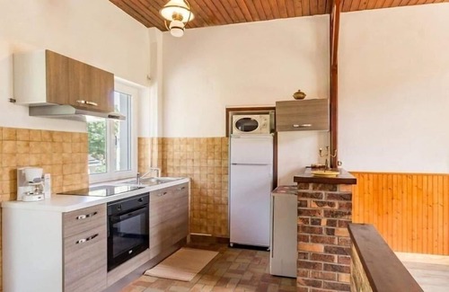 Saint-Brevin-l'Ocean Cottage | Charming 3-Bed Villa with Garden, 200m from Beaches, Close to Shops, Wifi Included