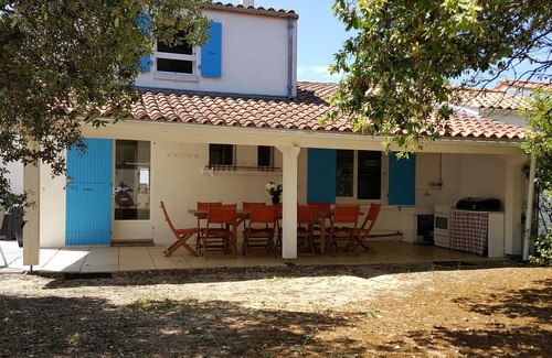 Domino House | Charming house, very quiet, with garden, next to the sea