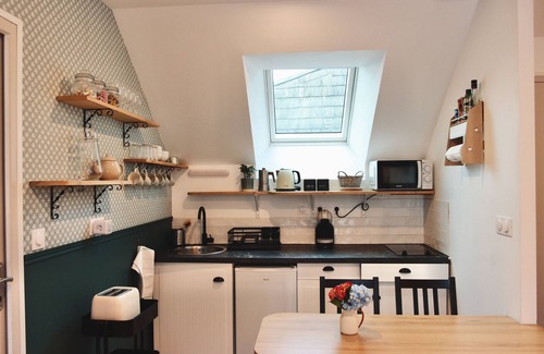Saint-Meloir-des-Ondes Apartment | Charming 2-bedroom apartment heart of town 5km from beaches