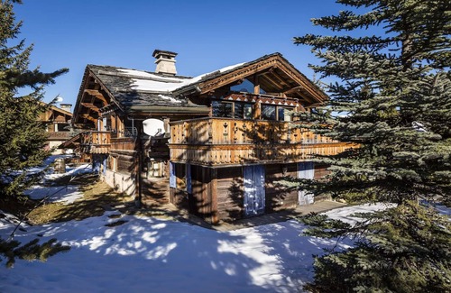 Courchevel Villa | Charming French Chalet | Chalet Augustus | Amazing Mountain Views & Sauna |.